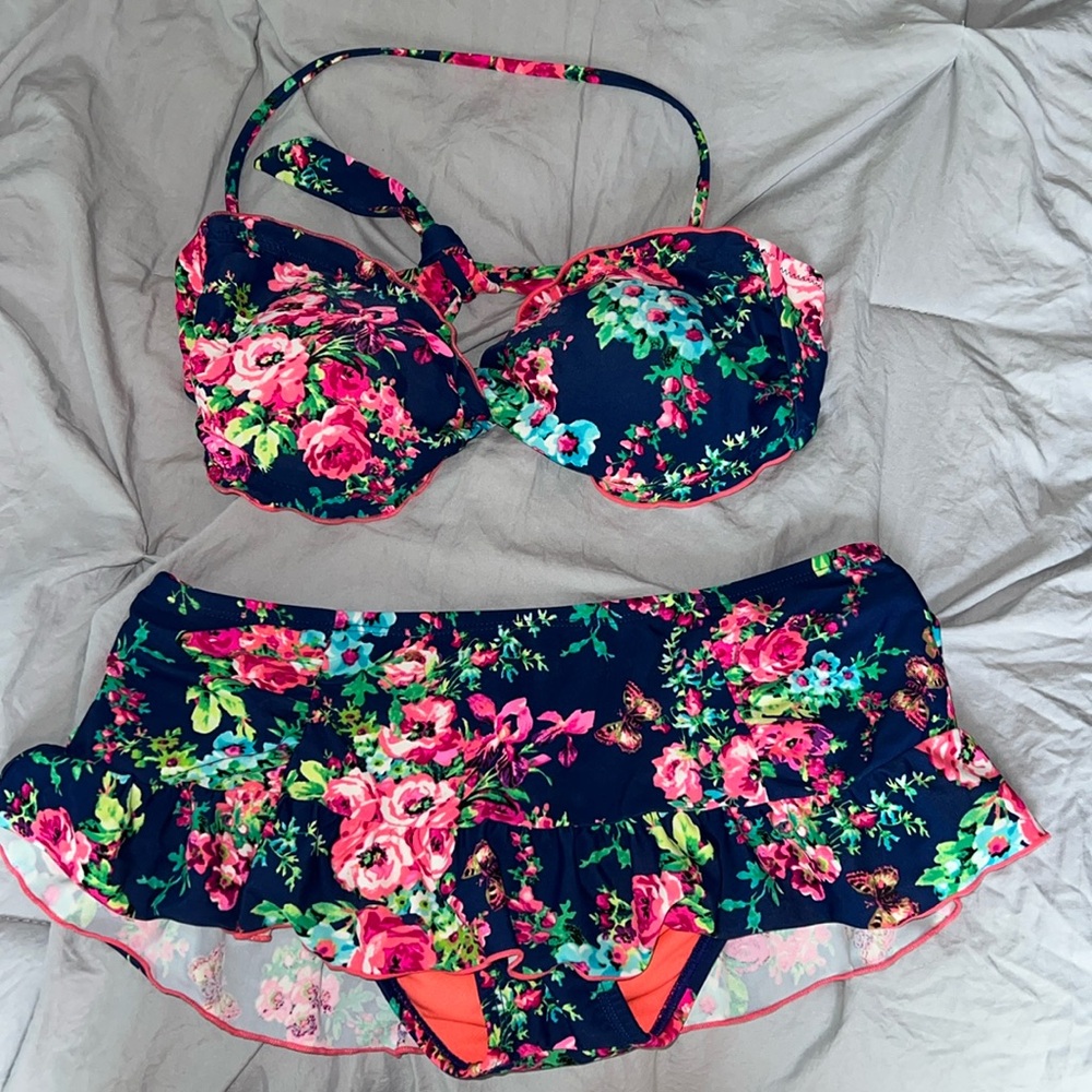 Arizona jeans brand Bikini flowered bikini, bottom size M top size L. EUC